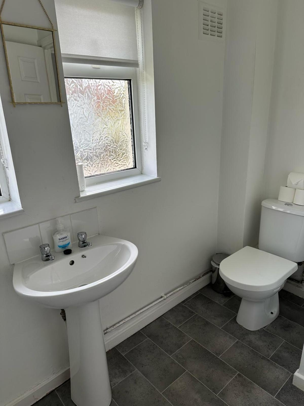 House Number 8 Sleeps Up To 6 People With Smart Tvs In Every Room Wellington  Exterior foto